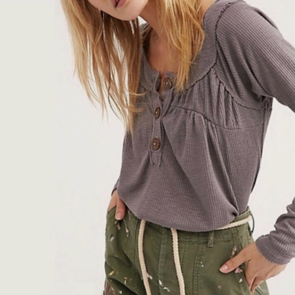 We The Free Gray Waffle Ruched Blouse with Buttoned Details - Picture 2 of 9